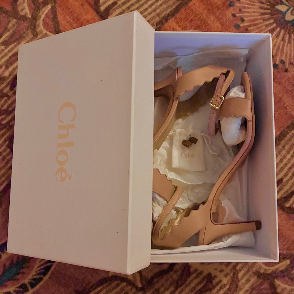 Chloé Lux Kitten Heel Sandal in Leather Size 9 (with box and tags)